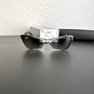 BRAND NEW! Ray-ban Lady Burbank transparent grey / grey gradient sunglasses!